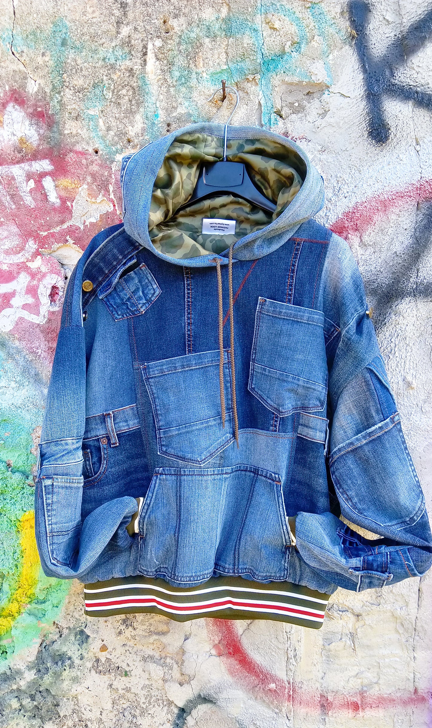 Felpa Unisex in Denim Riciclato con Dettagli Mimetici